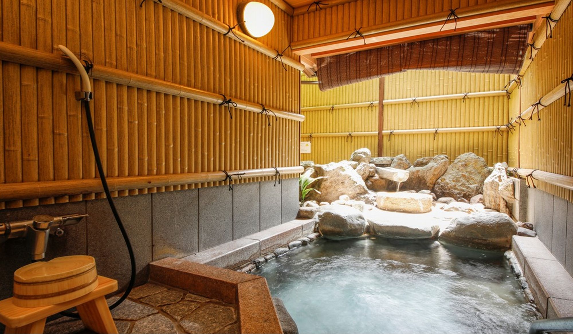 貸切露天風呂「まどかの湯」