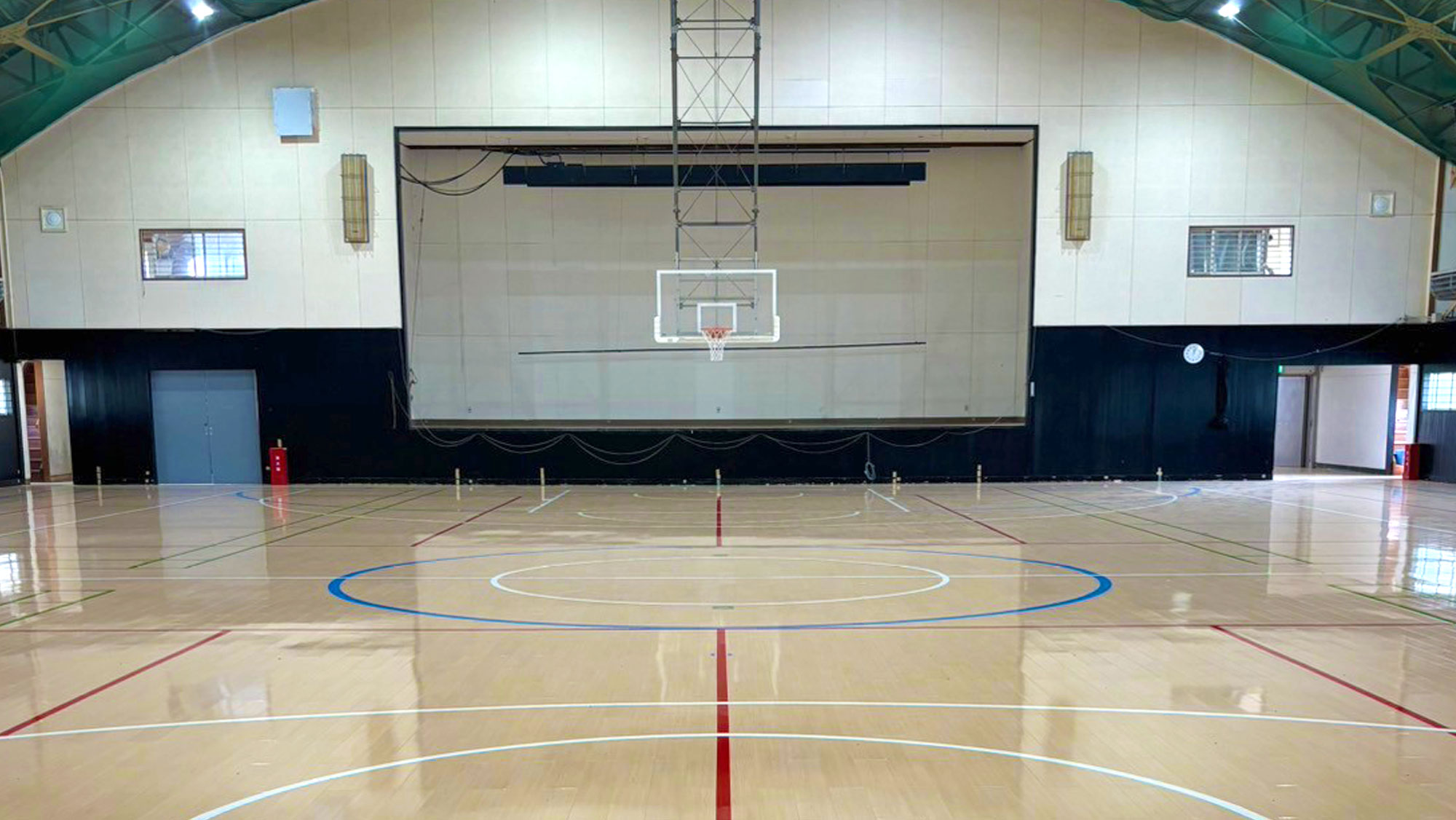 体育館（舞台正面）