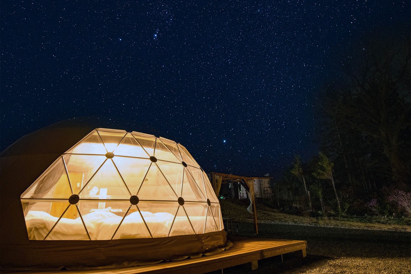 ＜素泊まり＞全室天窓仕様のバレルサウナ付き！北海道の大自然の中で癒されるグランピングドーム