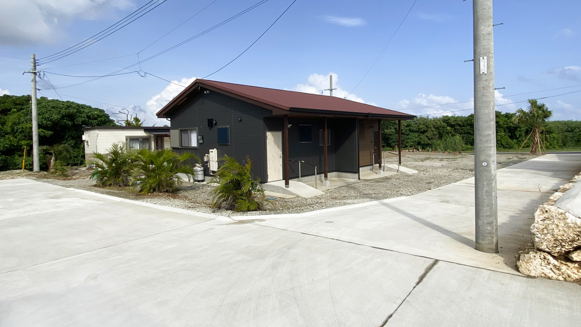 ・【施設案内】手前からノルディック（左）あかつき（右）、奥の白い建物がえらぶ～２になります