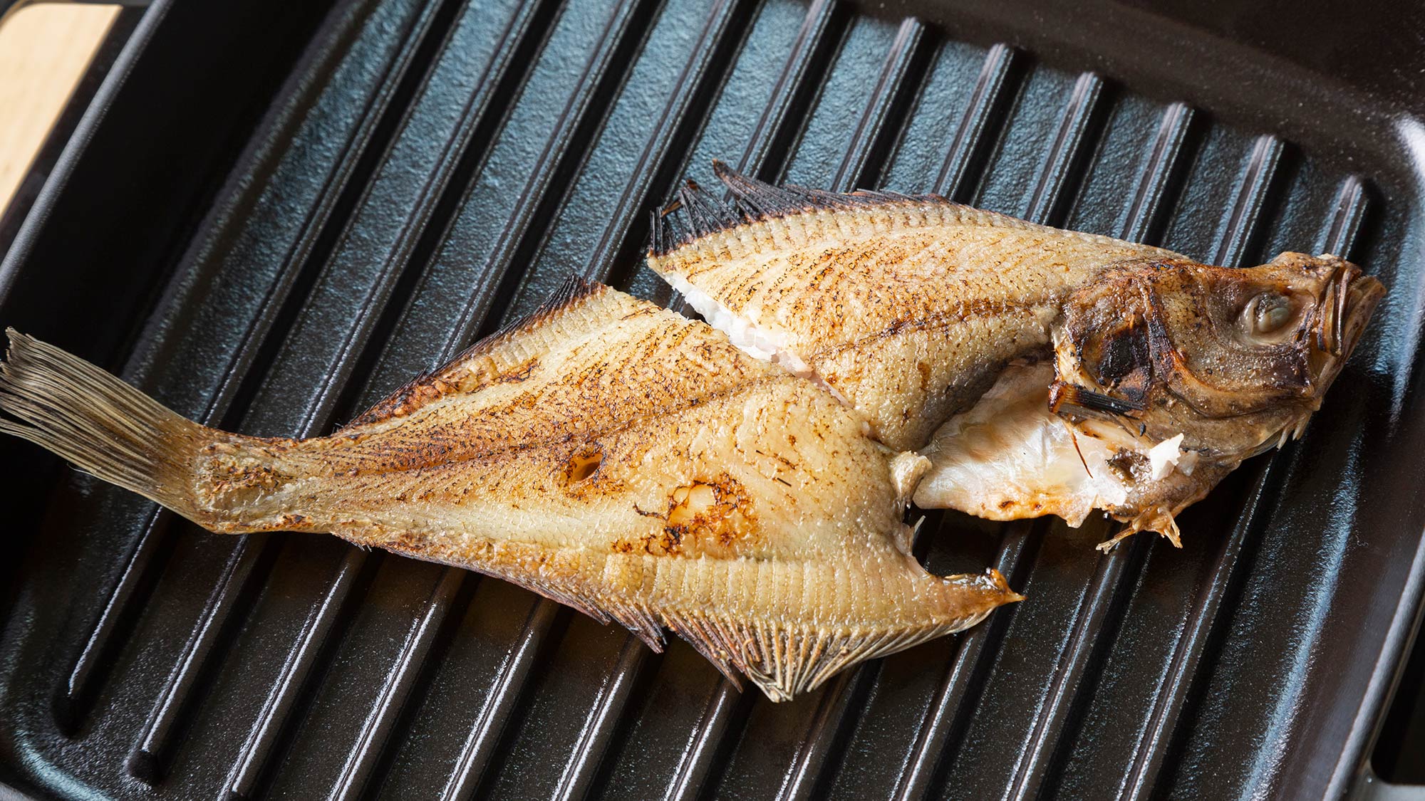 ・【朝食一例】山陰沖で水揚げされた鮮魚の干物がメインの朝ごはん