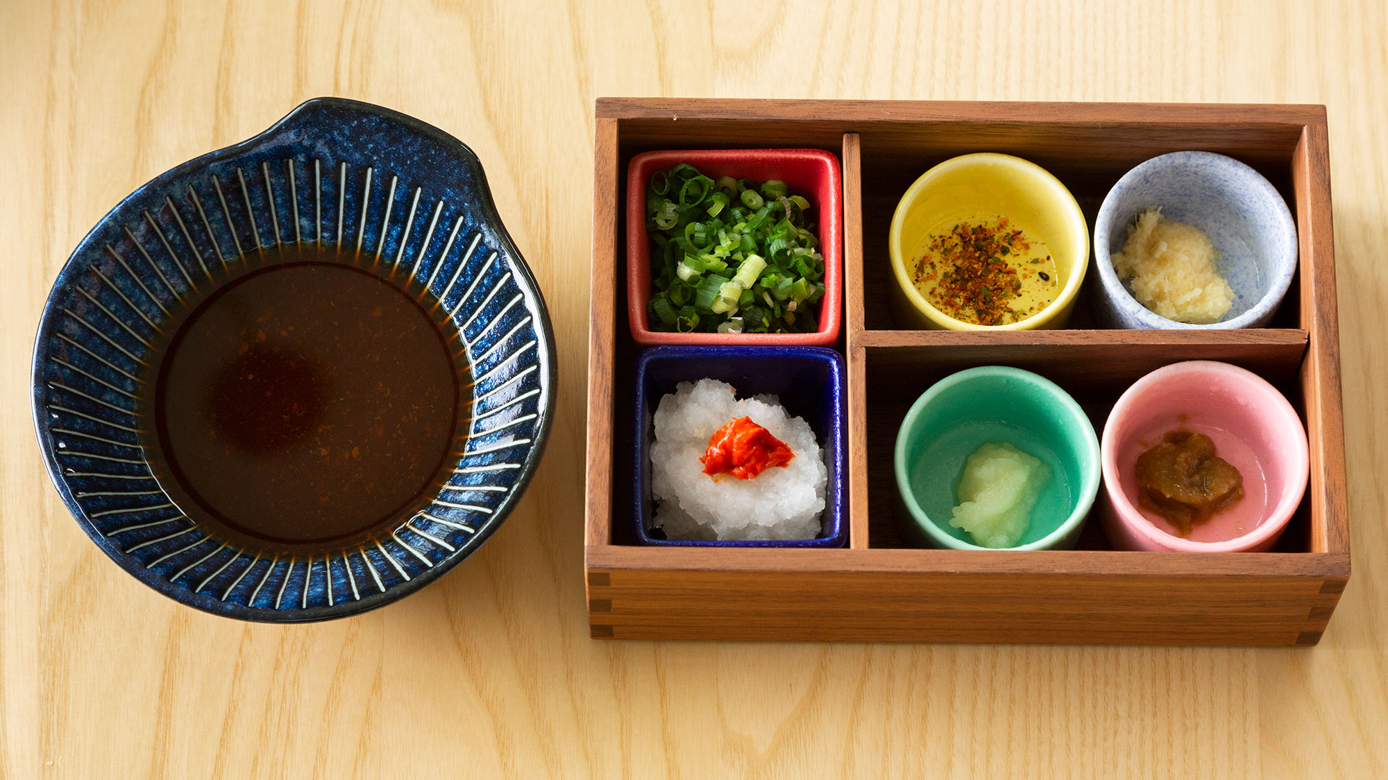 ・【夕食一例・しゃぶしゃぶ美保コース】様々な薬味もご用意しています