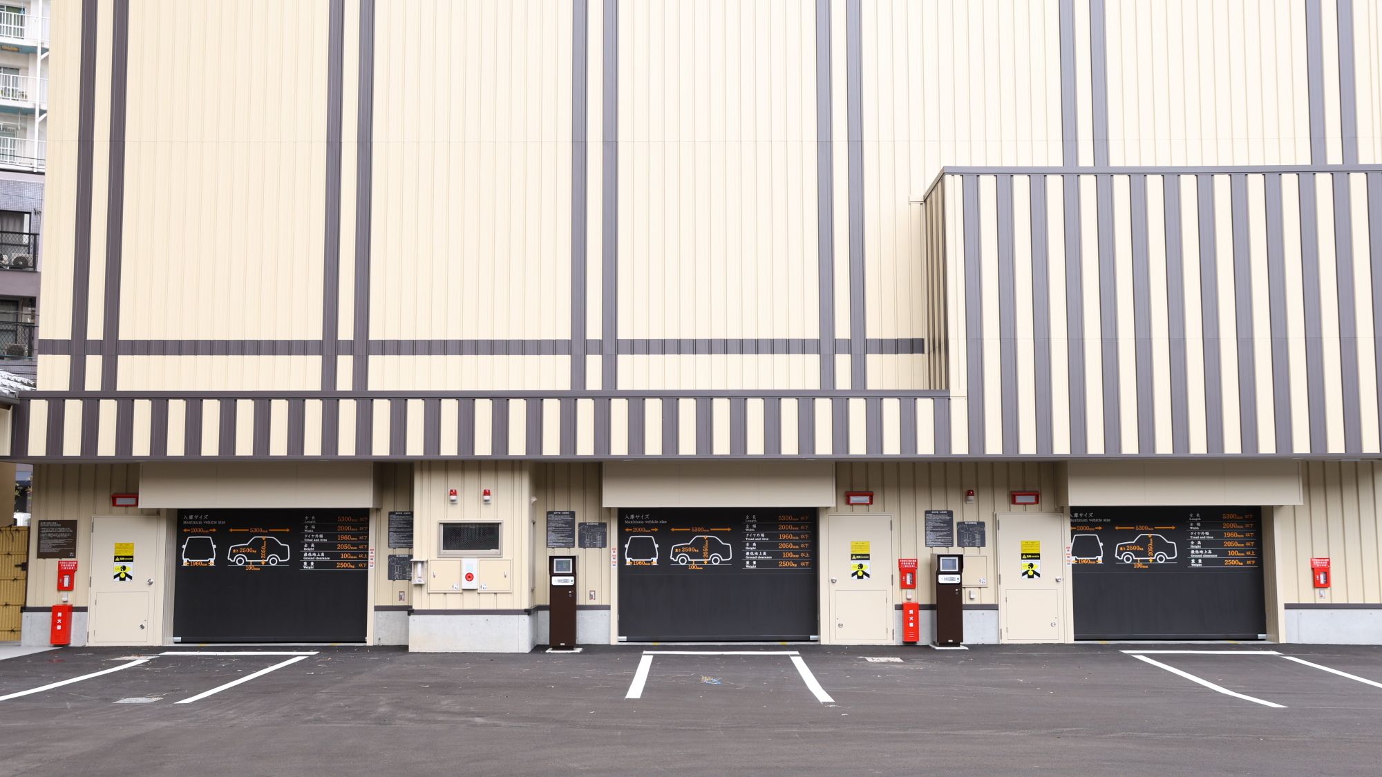 ◇立体駐車場102台　1泊/1,200円　※先着順、予約不可、車高制限205cm