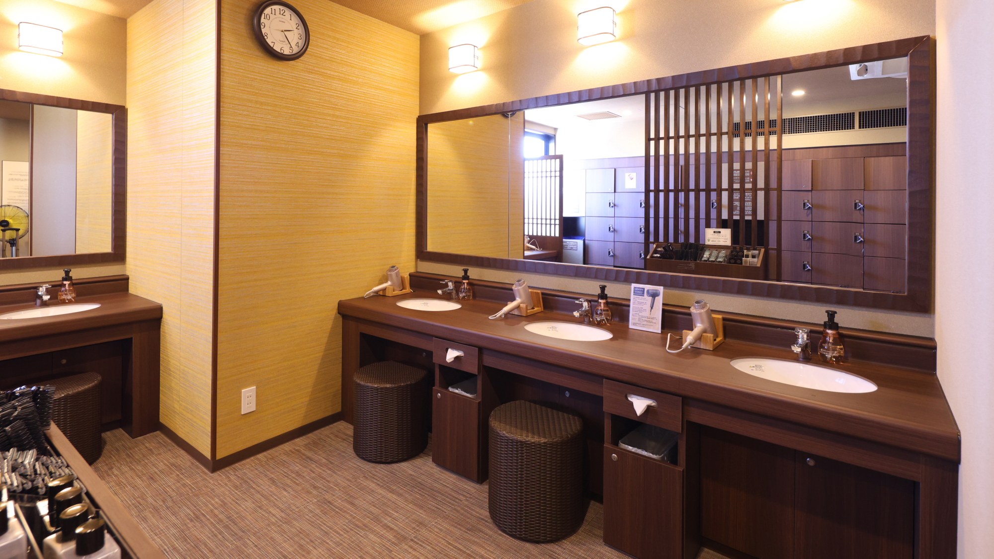 【男性】脱衣所（洗面台：5台）