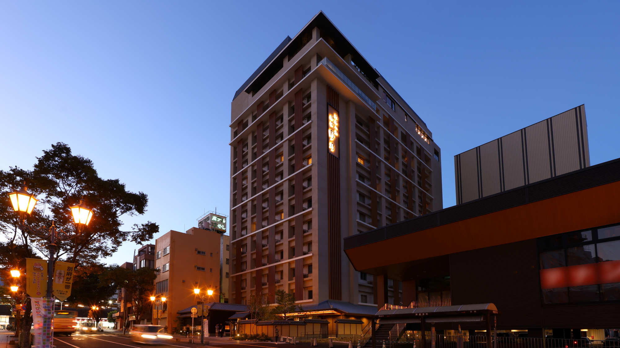 ◇ホテル外観(夜景)