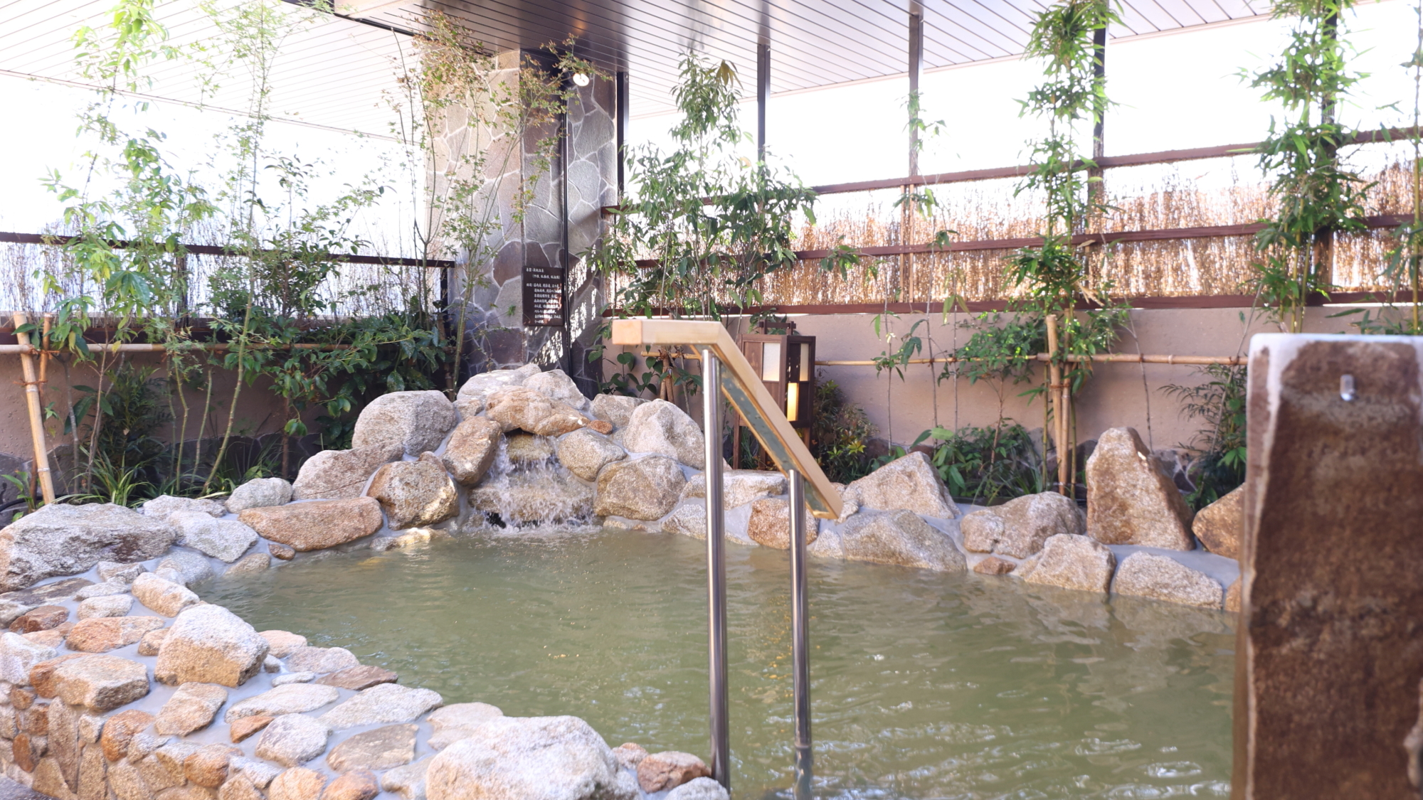 【女性】露天風呂（41～42℃）