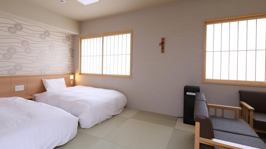 【禁煙】ファミリールーム 41.28～41.80平米　サータ社製ベッド（1200×1950㎜　4台）
