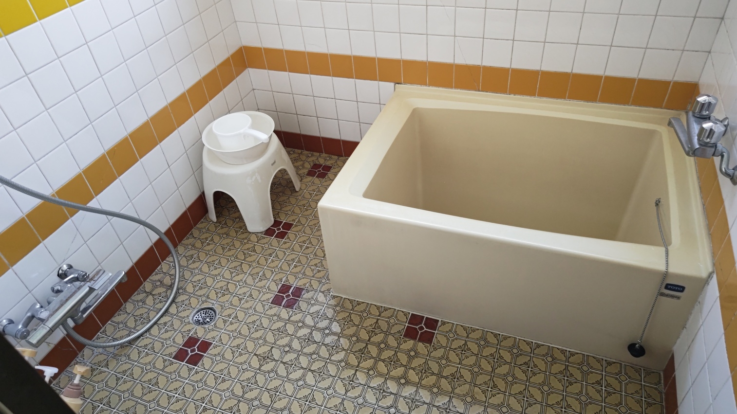 ペットと一緒に泊まれる素敵な別荘が南房総の鋸南町に。道の駅で有名な「保田小学校」まで歩いて7分です