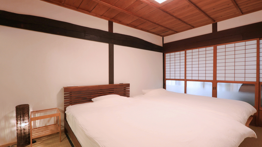 【部屋】ダブルベッド1台とセミダブルベッド1台 