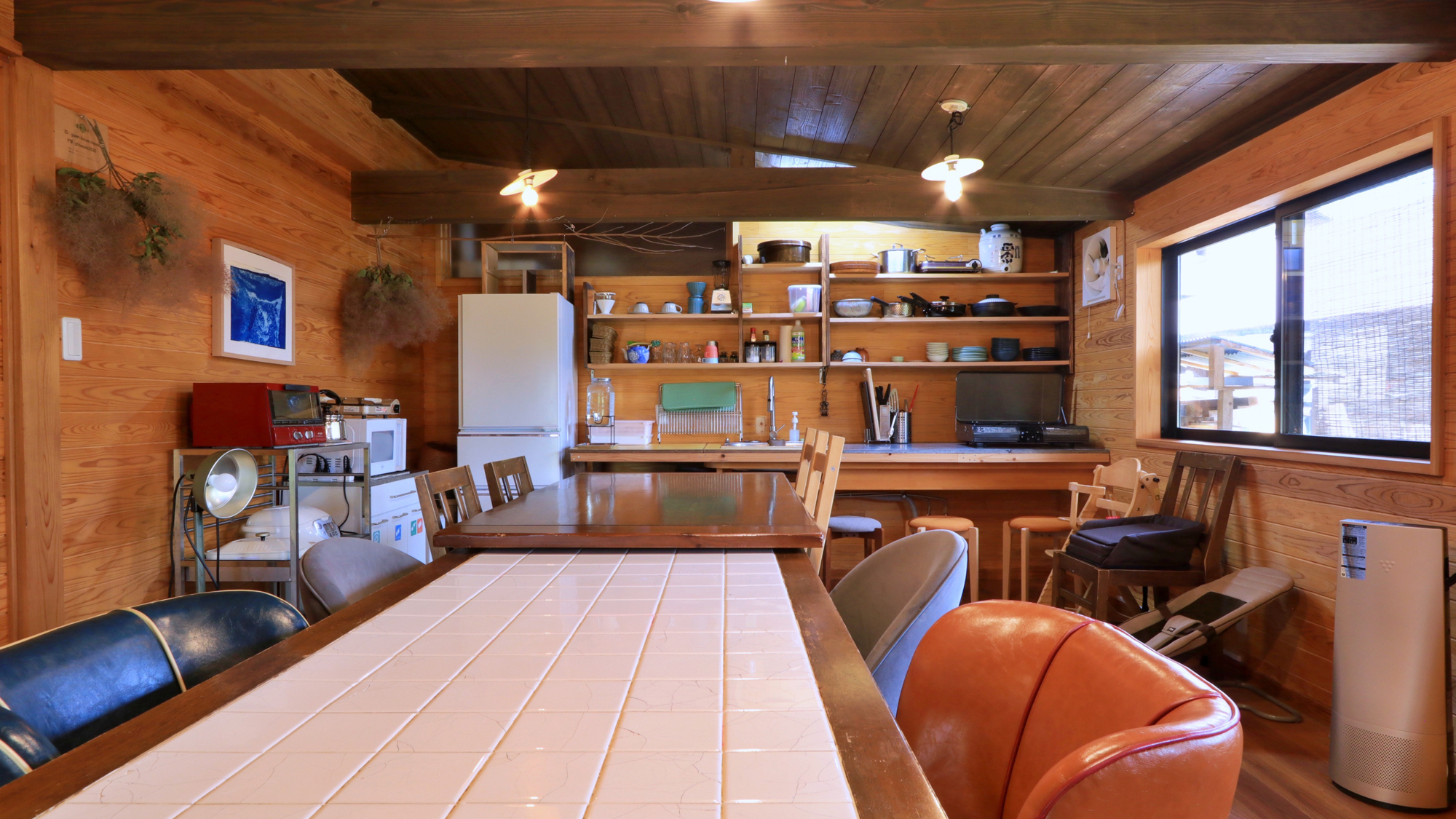 【ダイニングスペース】 木の温もりあふれる温かい空間です 