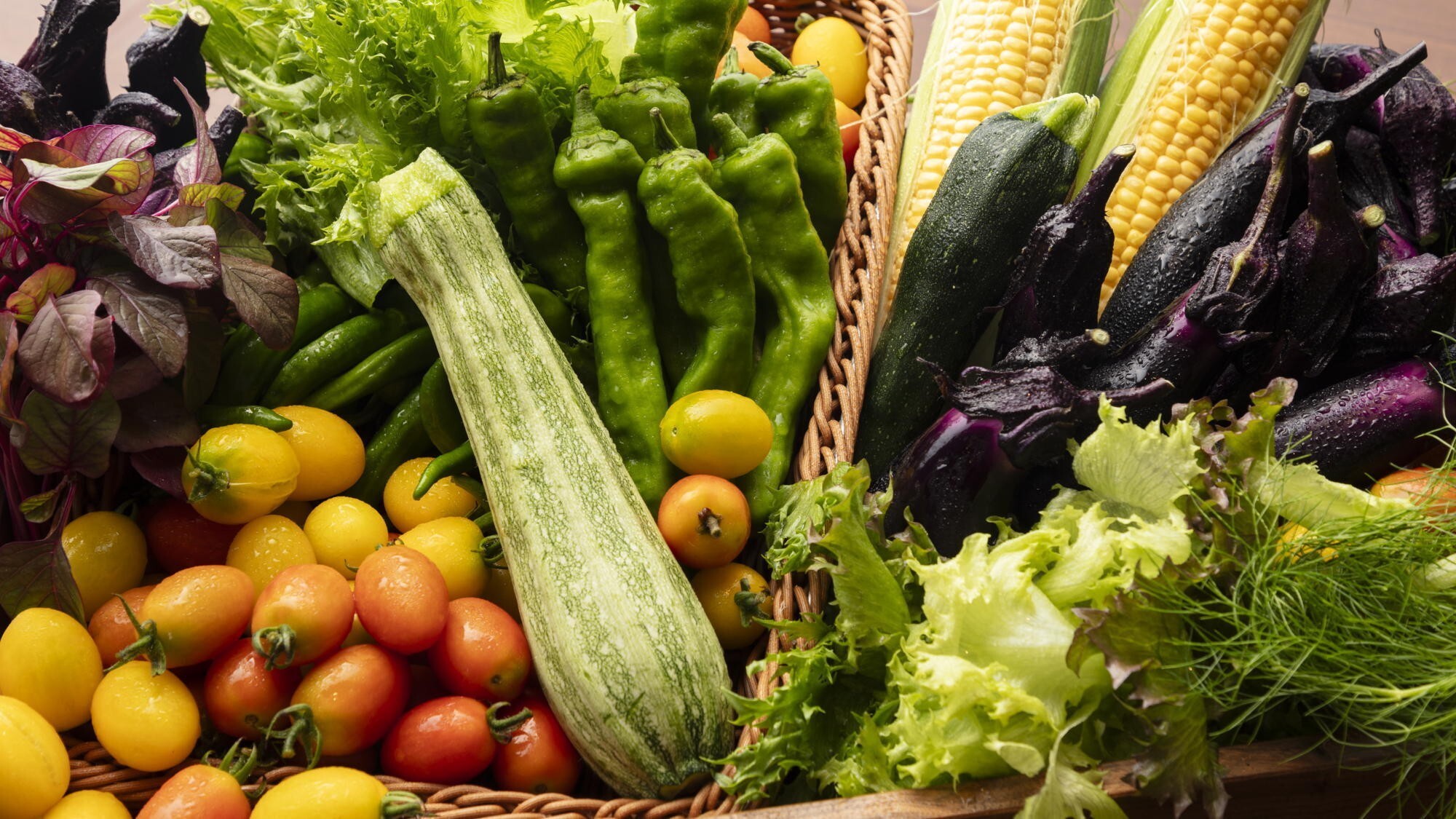 【夕食】地元野菜をふんだんに使用しております。