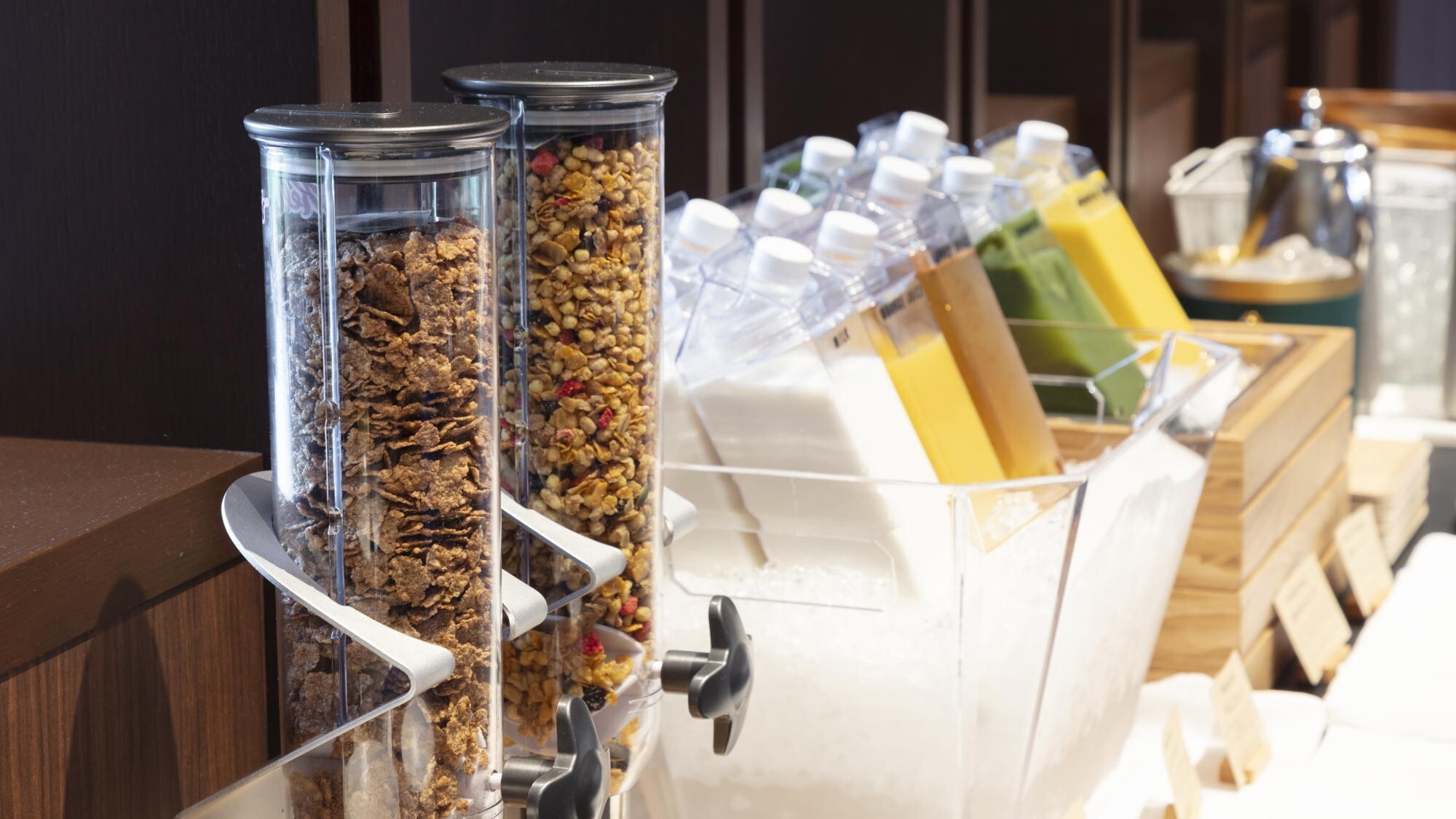 【朝食】グラノーラやスムージーもご用意しております。