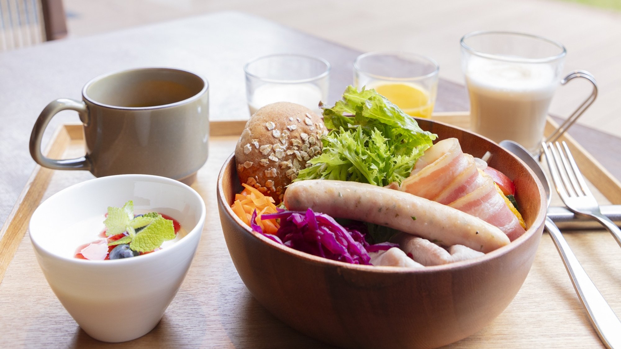 【朝食】ごはんや日替わりのメニューと合わせてオリジナルのワンボウルモーニングをお作りいただけます。