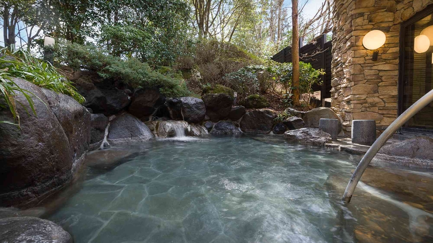 森に沸き立つ秘湯のような空間で箱根の名湯をお楽しみください。