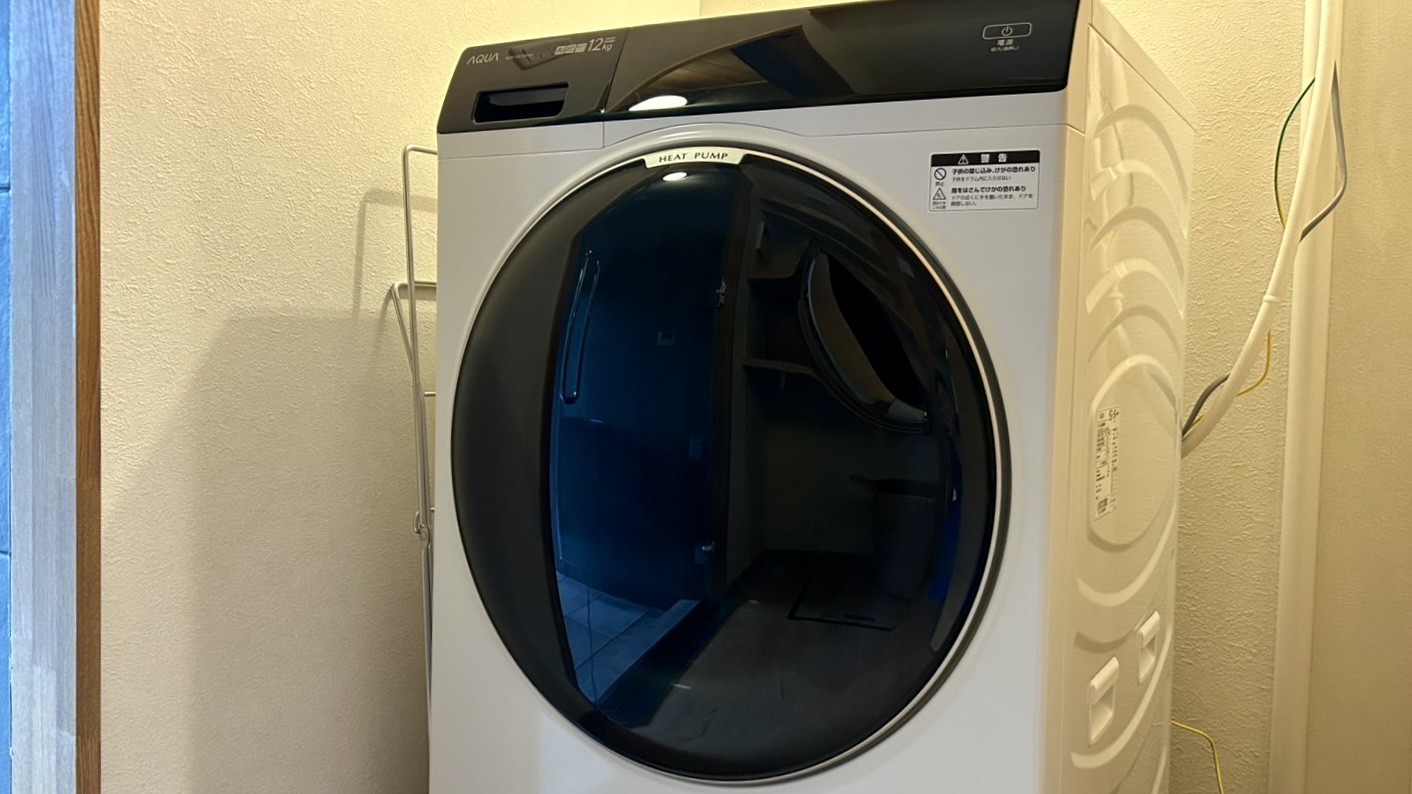 【設備】全自動洗濯乾燥機　無料　※脱衣所スペースにあります