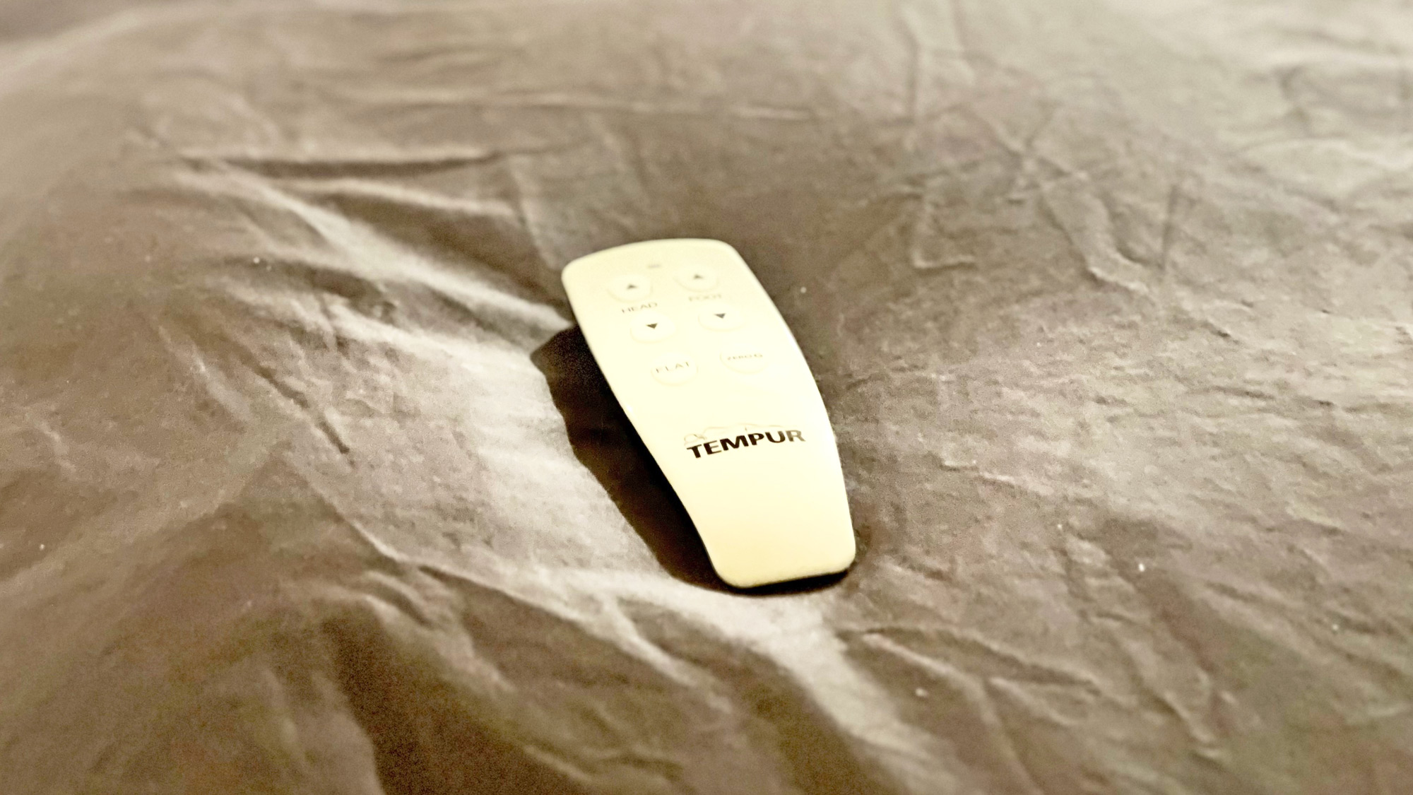 【設備】テンピュール自動可動ベッドのリモコン