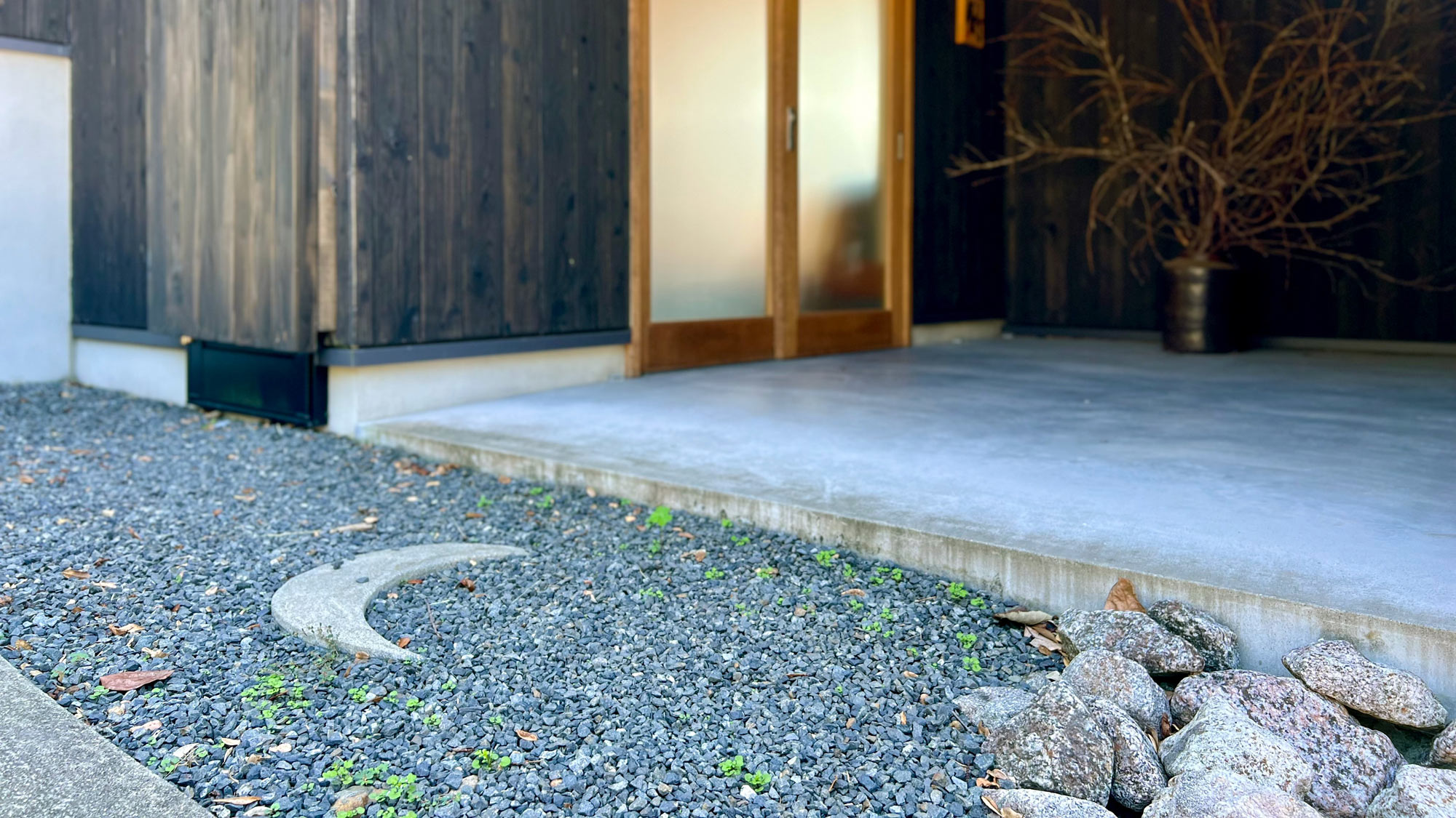 【はなれ月灯】月の石畳のある玄関