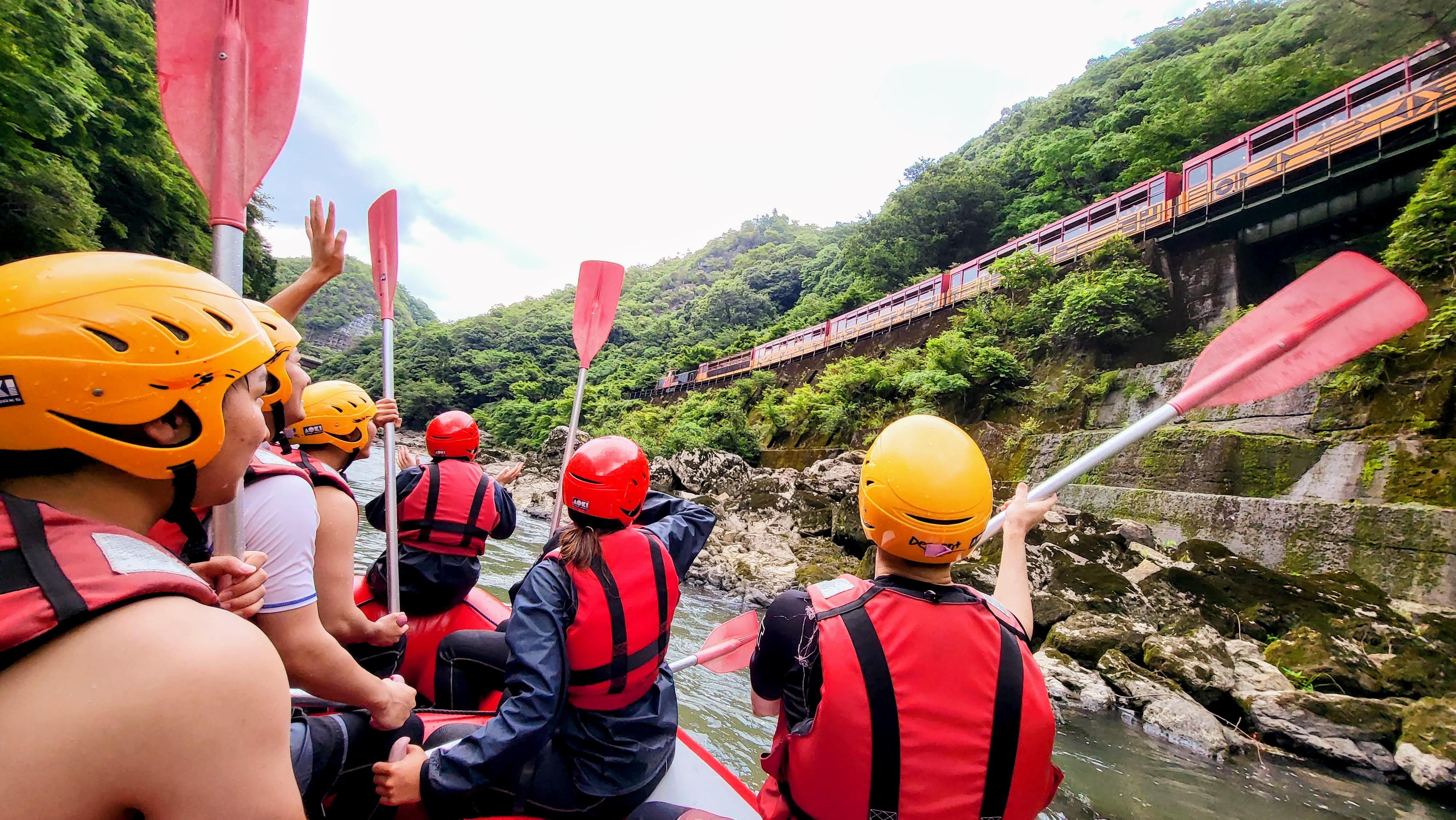 周辺施設・関西屈指の激流「保津川ラフティング」「トロッコ列車」