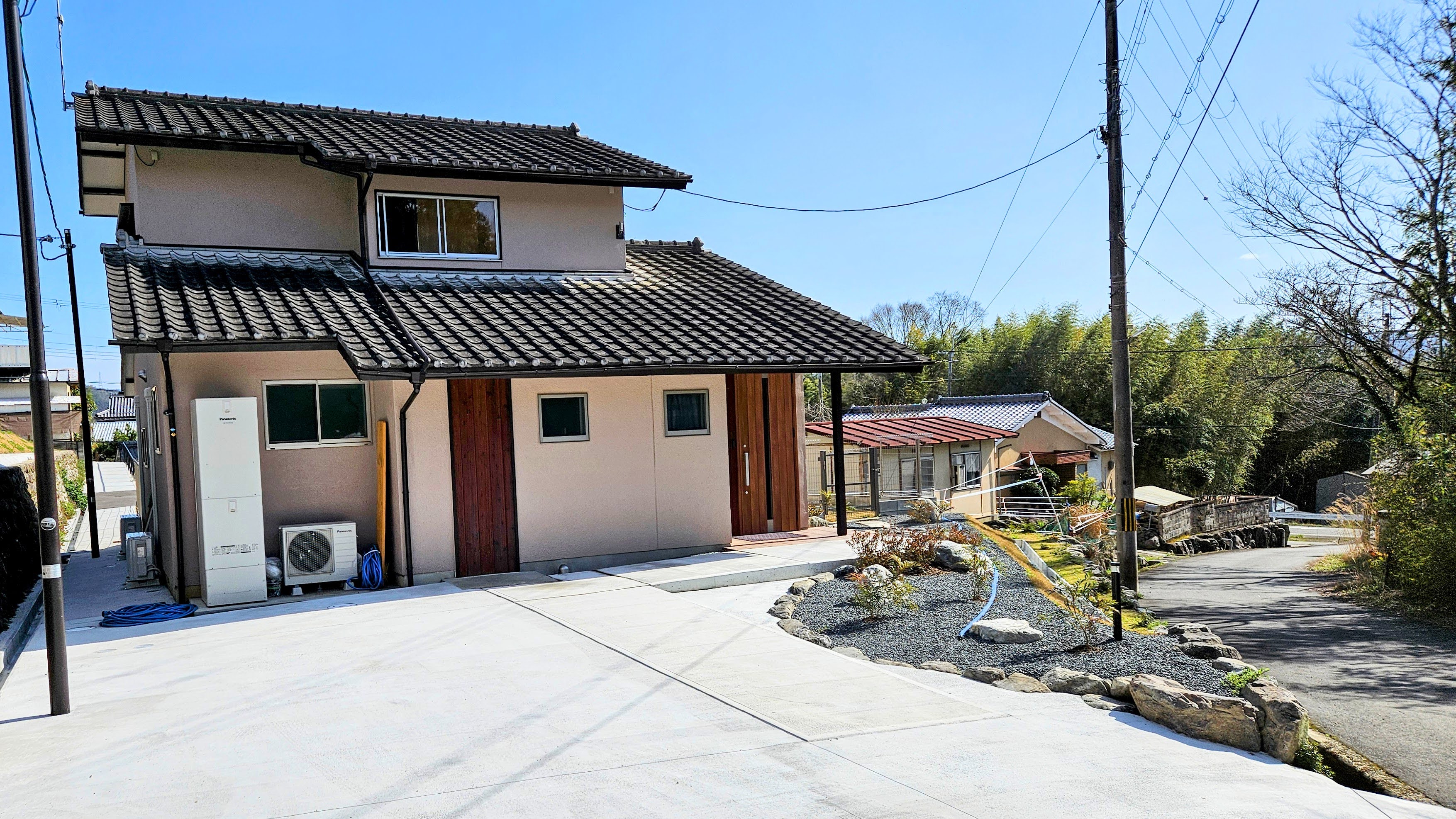 駐車スペース・敷地内には広々とした駐車スペースを完備（最大8台駐車可能）