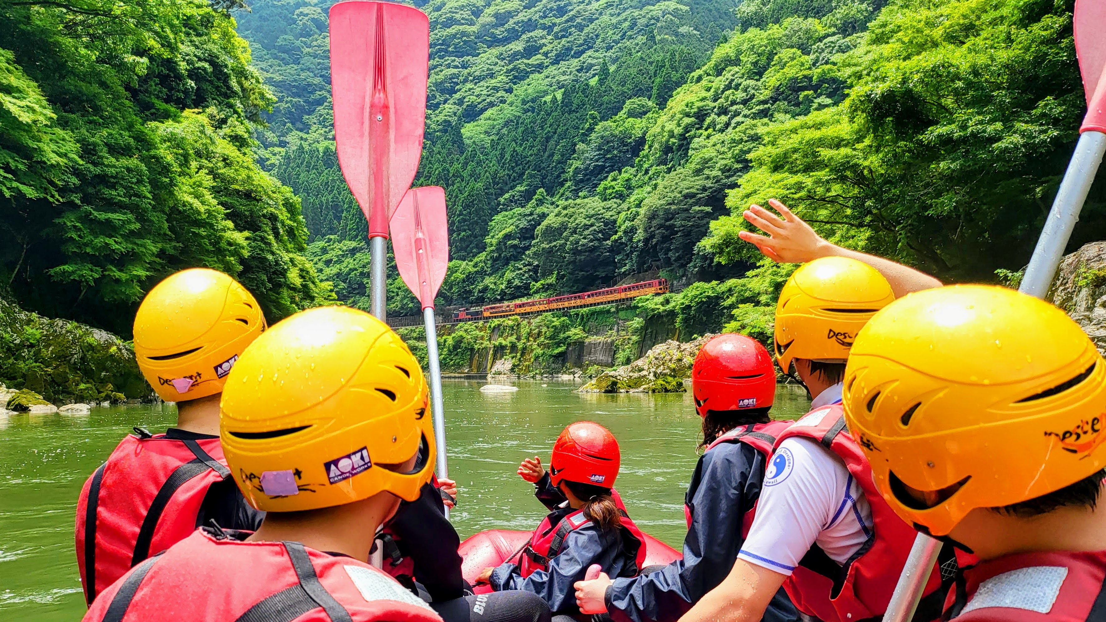 周辺施設・ラフティング関西屈指の激流「保津川ラフティング」「トロッコ列車」
