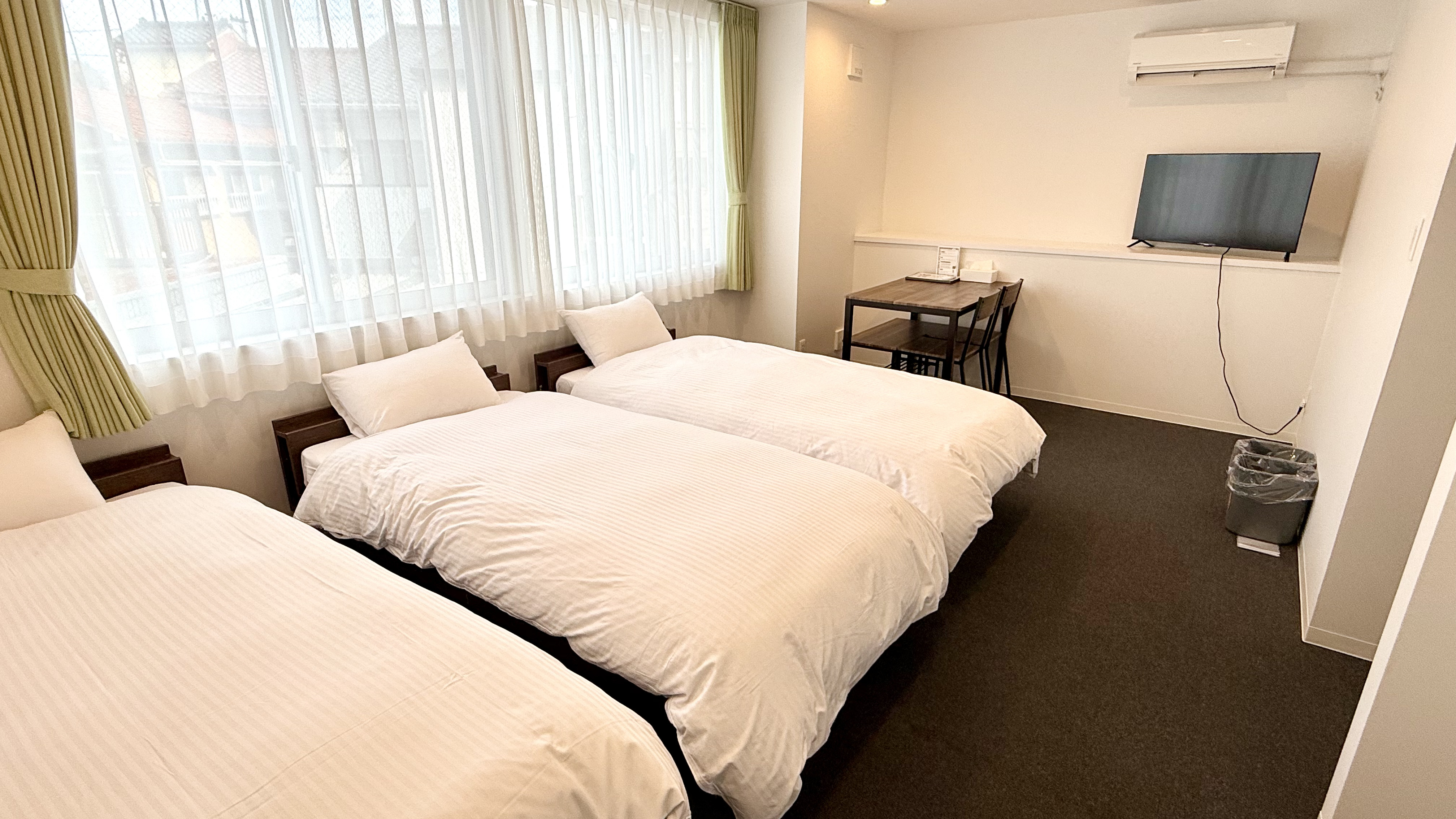 ◆3シングルベッドルーム(バス・トイレ別)◆37㎡【ベッド幅98cm&times;3】