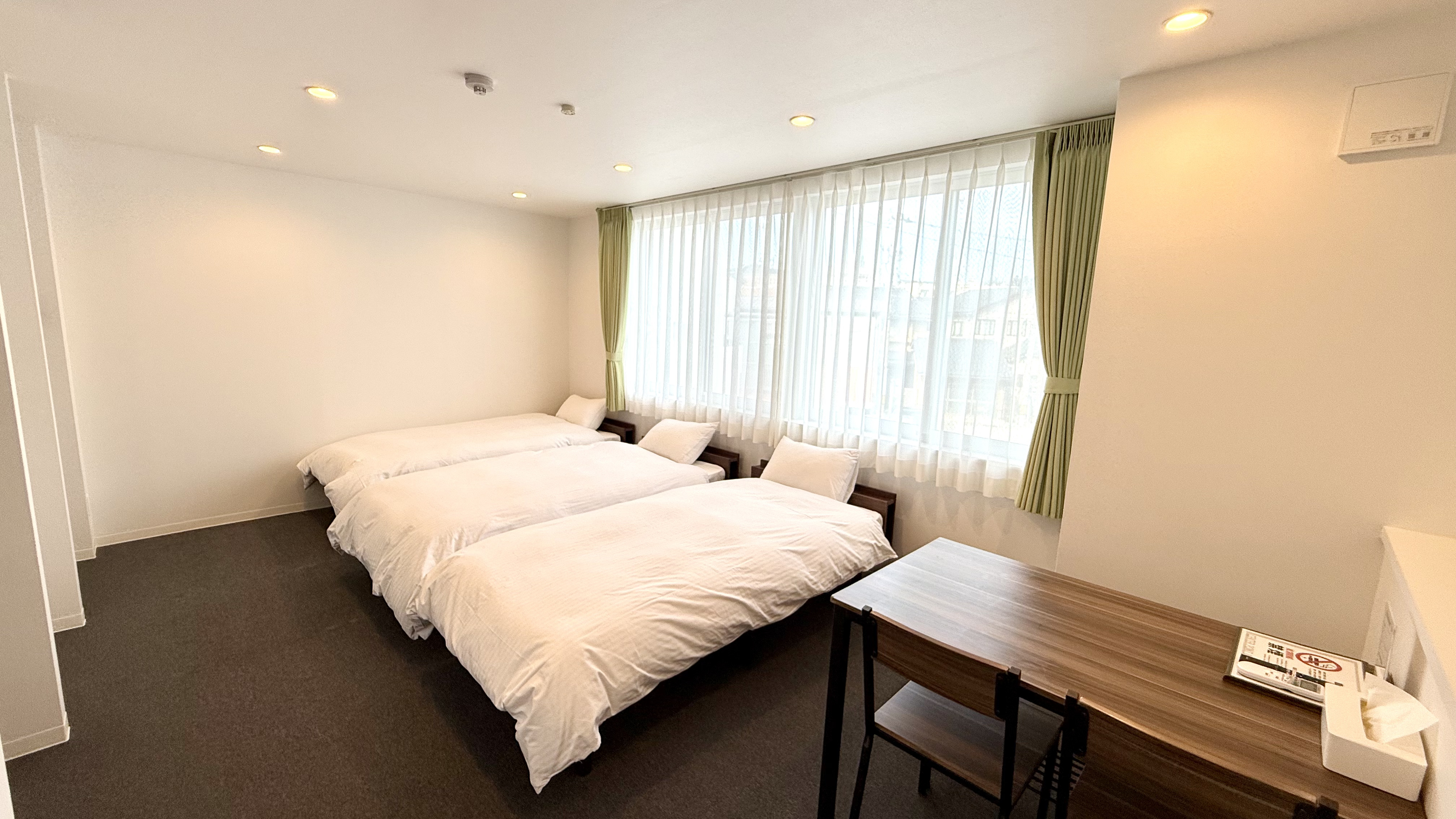 ◆3シングルベッドルーム(バス・トイレ別)◆37㎡【ベッド幅98cm&times;3】