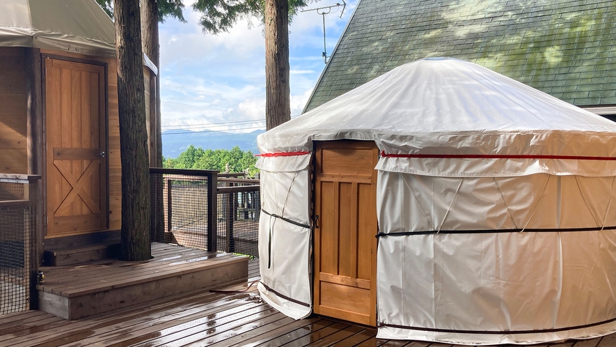 ・【ツリーハウス/ゲルテント外観】モンゴルゲルの安定性を取り入れたテント。快適にご利用いただけます