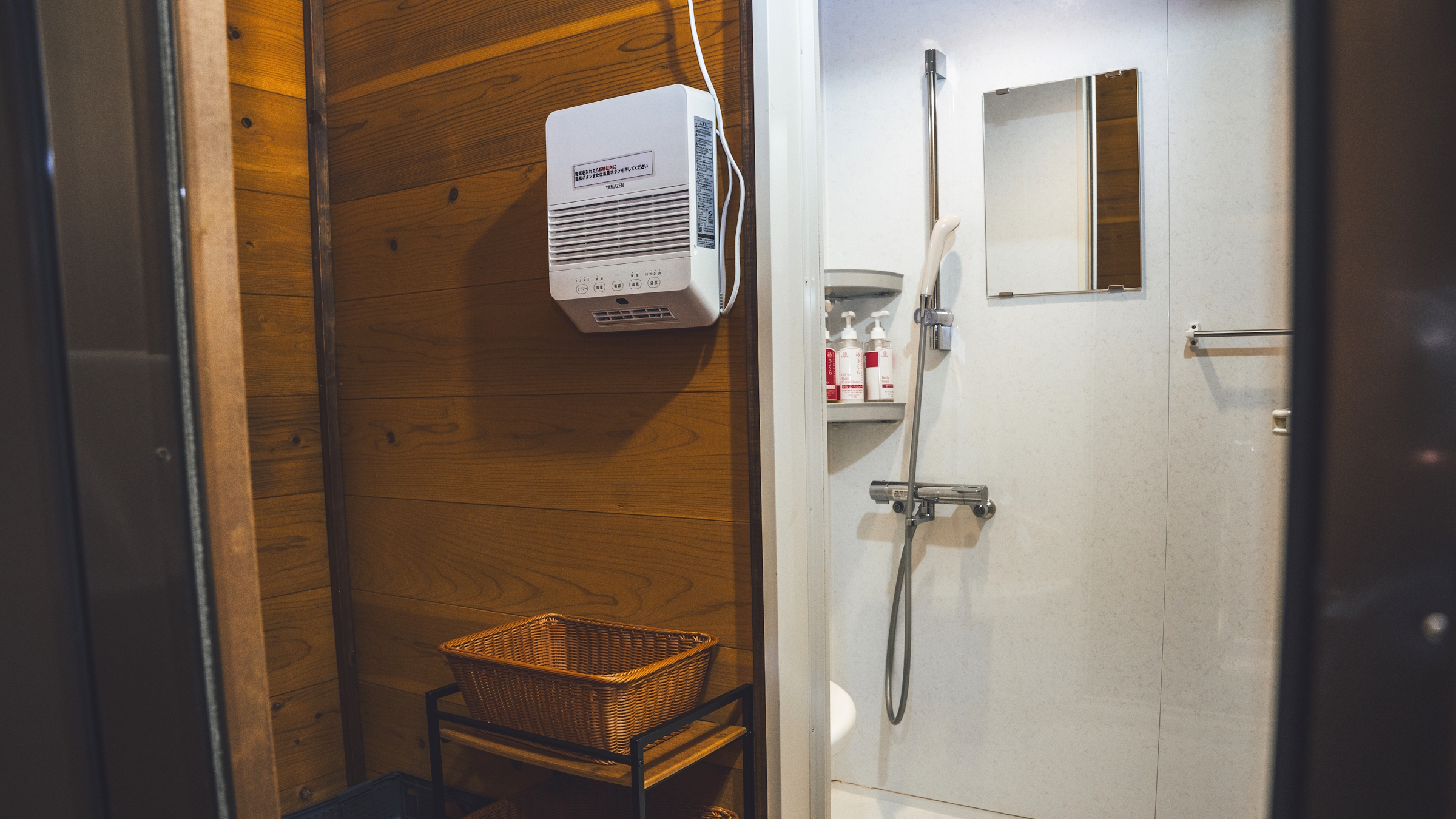 スタンダードドームテント　シャワールーム