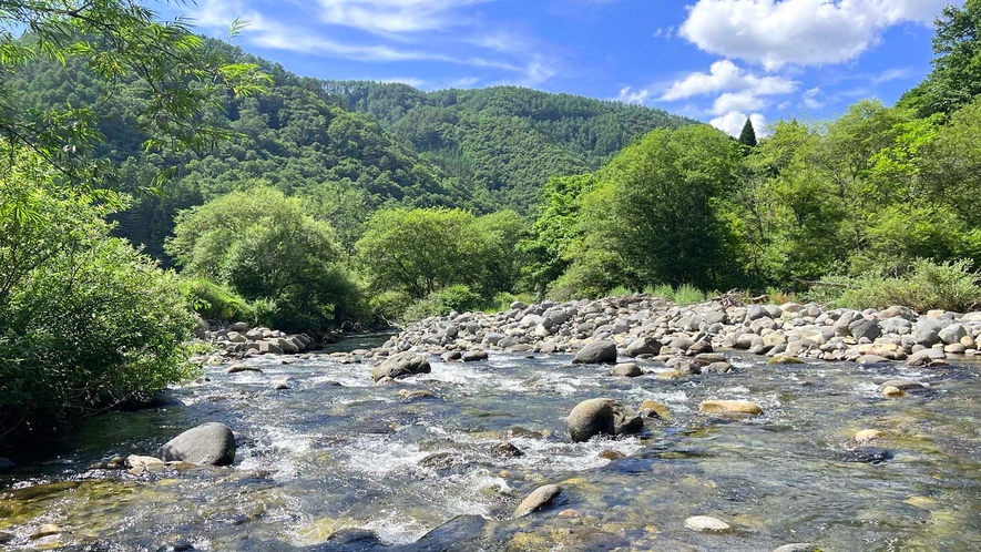 ・【秋神川】木曽御岳山を水源とし、高山市内を流れる飛騨川に合流する渓流です