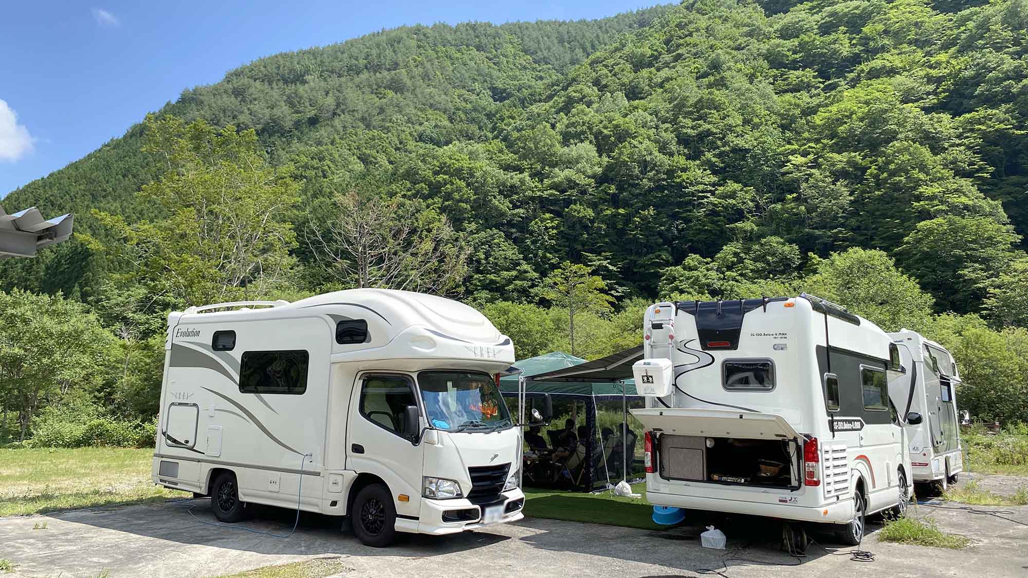 ・【キャンピングカー】キャンピングカーの駐車も可能。自慢の車でぜひお越しください