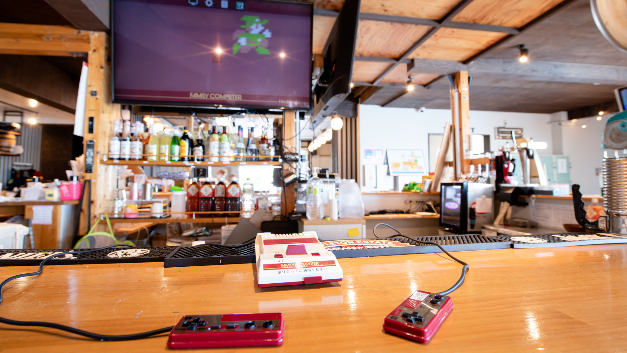 *大画面で懐かしのファミコンが楽しめます☆見ている人も盛り上がりますよ♪