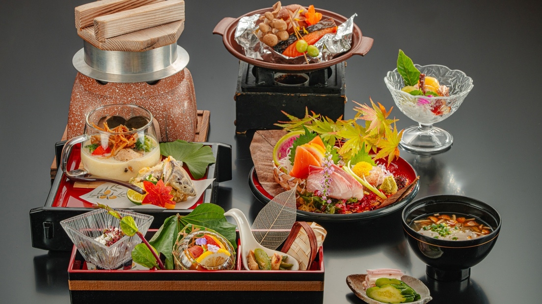 【早期予約60日前】10％オフ！スタンダード｜四季折々の山と川の幸を盛り込んだ夕食膳【夕朝食付】