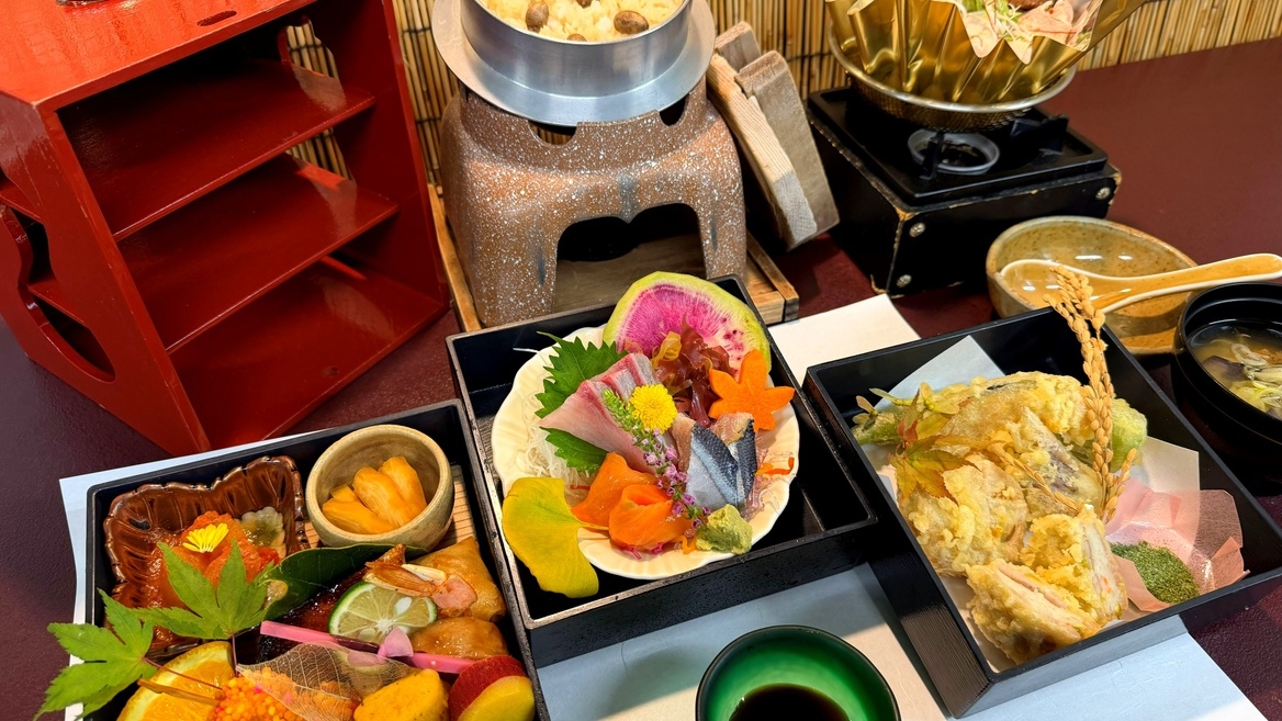 【秋冬旅得プラン!】2名様以上限定！豪華三段重夕食膳と紅葉・雪景色で愉しむ露天風呂満喫旅【夕朝食付】