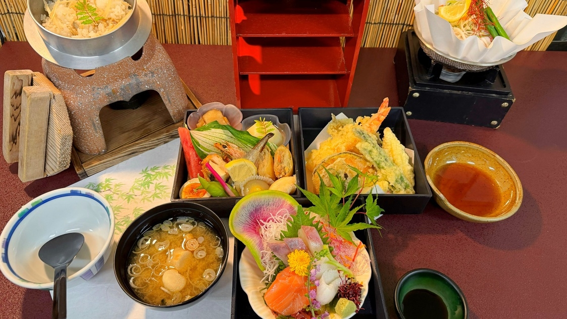 【夏トク★納得プライス!】2名様以上限定！豪華三段重夕食膳と星空を仰ぐ露天風呂の夏満喫旅【夕朝食付】