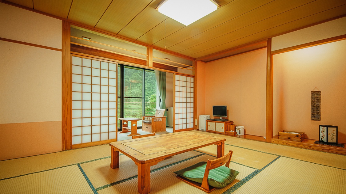 □禁煙□四季折々の山が見える和室10畳［バスなし・トイレ付］