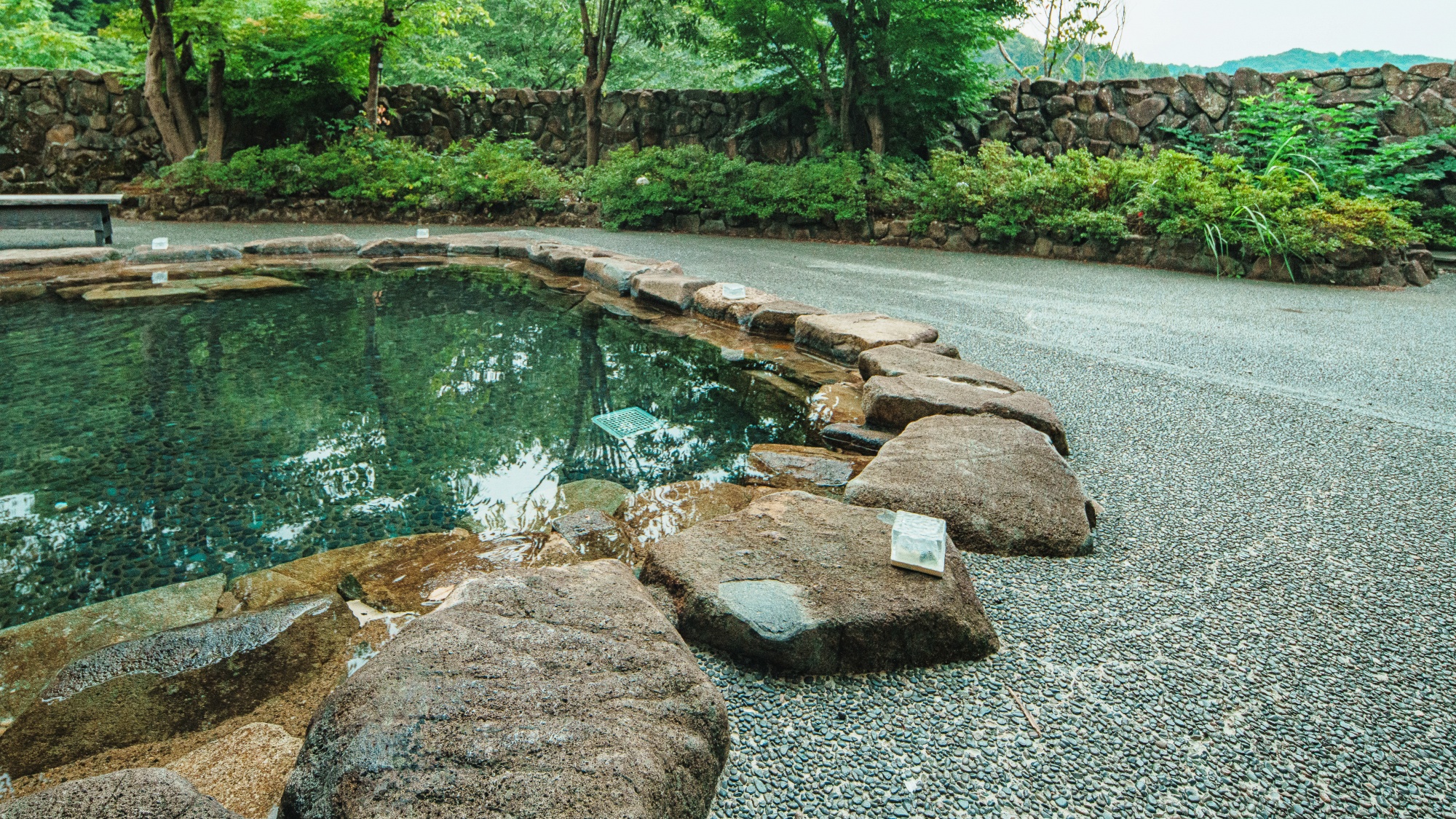 *露天風呂/刺激の少ない単純温泉で、お子様からお年寄りまで家族皆でお楽しみいただけます。