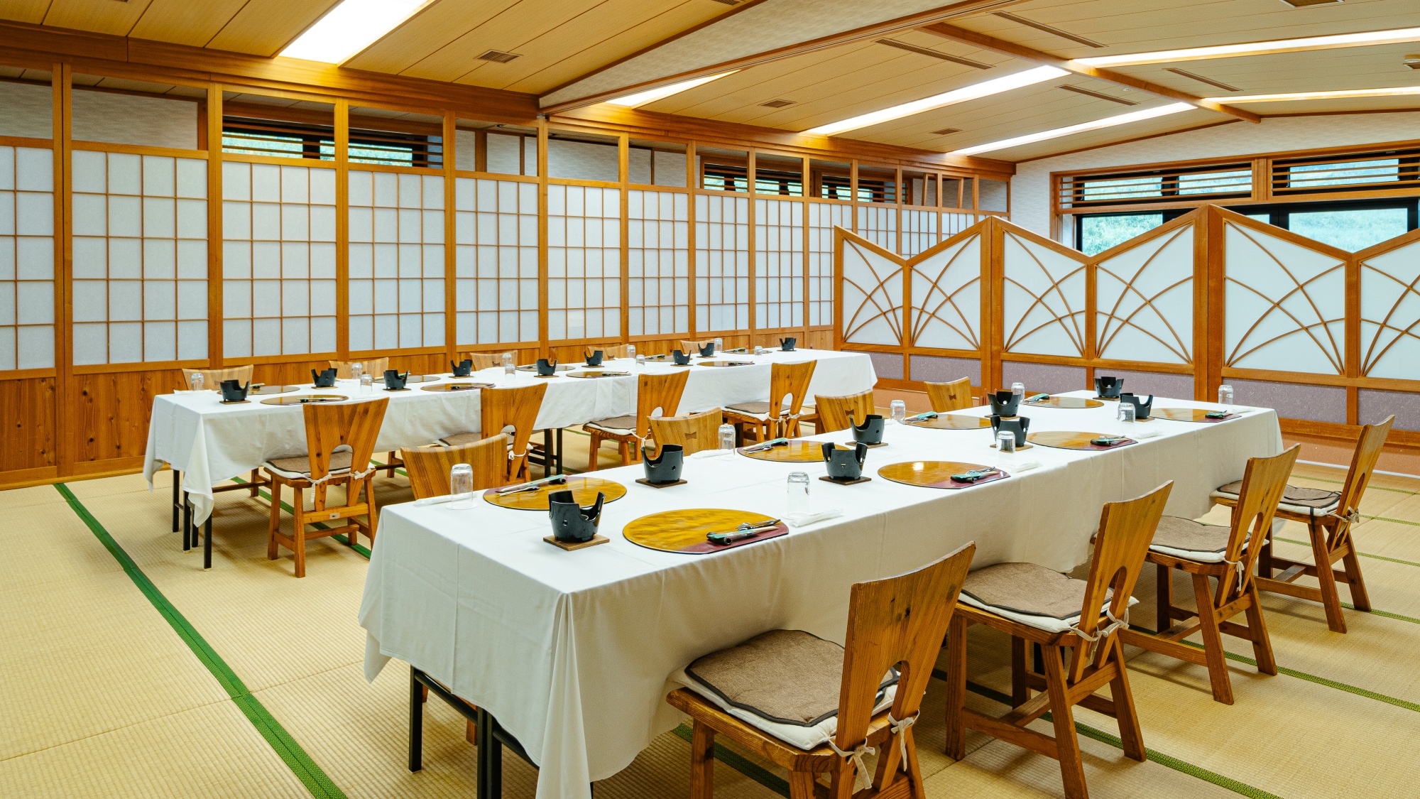 *宴会場/様々な用途でご利用できる宴会場、大人数でも少人数でも安心してご利用いただけます。