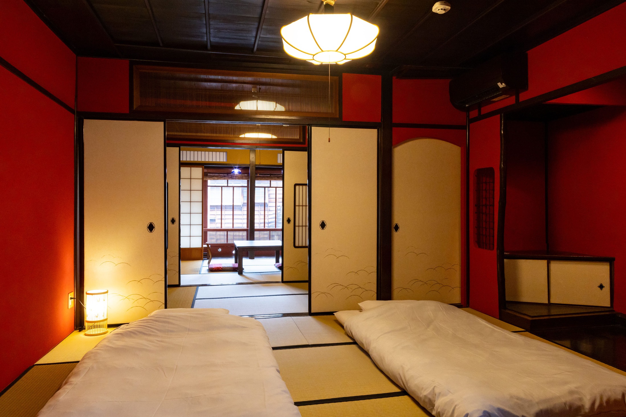 160年の東茶屋街にある「町家」のお部屋（15畳）