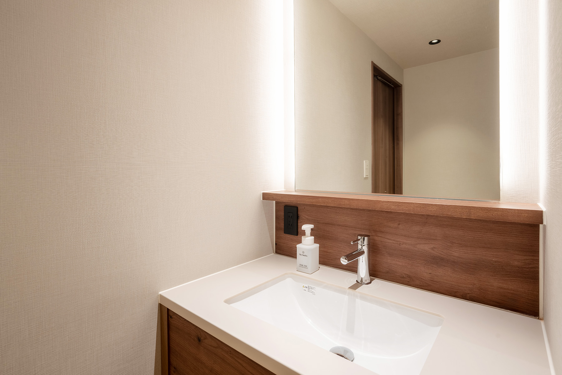 デラックスバンクルーム