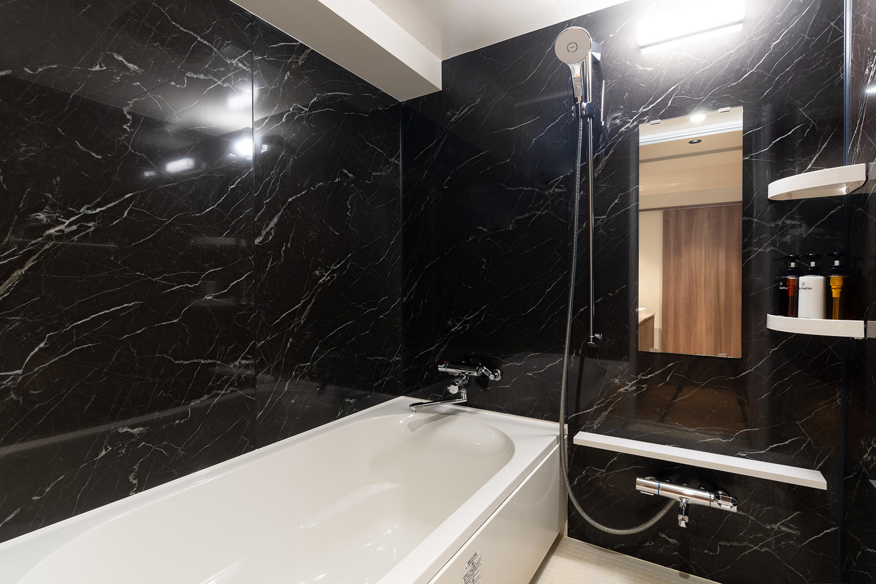 デラックスバンクルーム