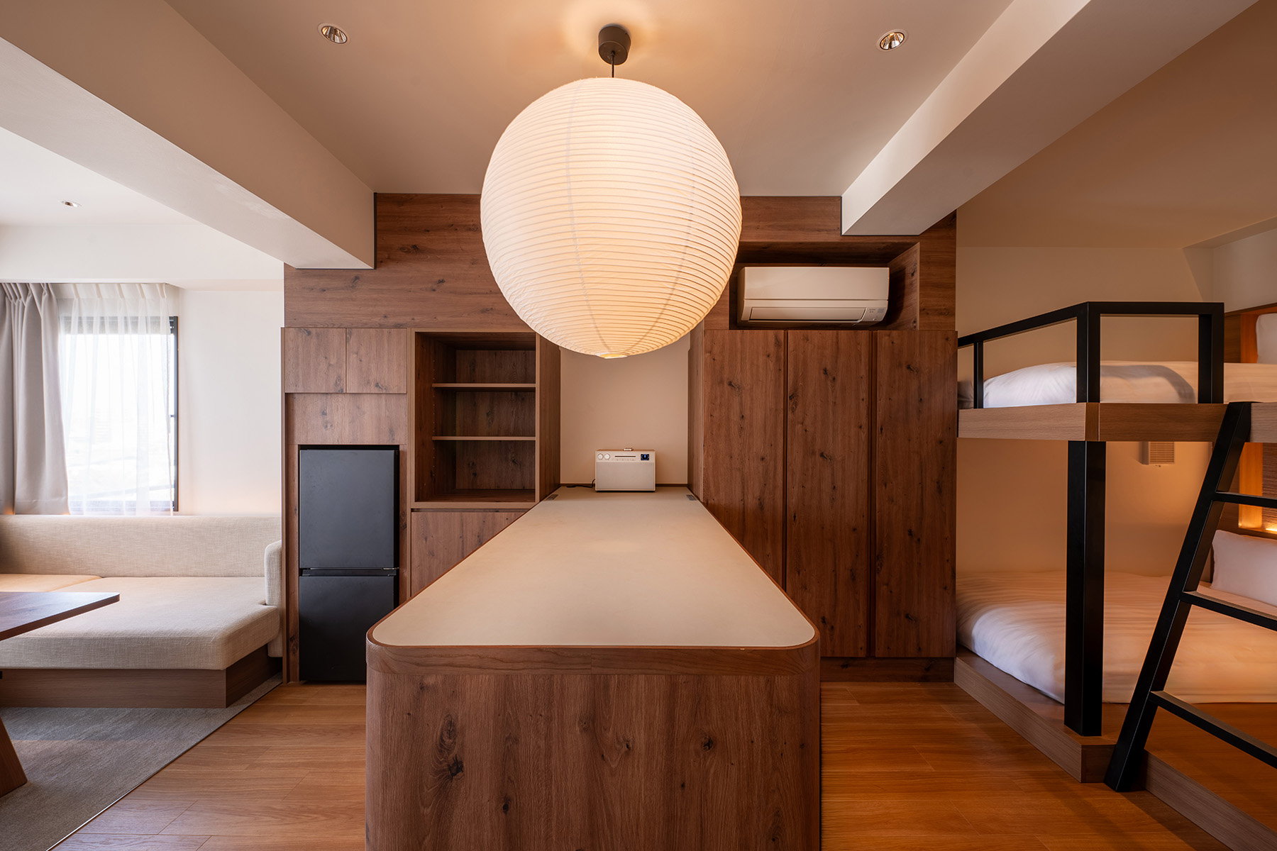 デラックスバンクルーム