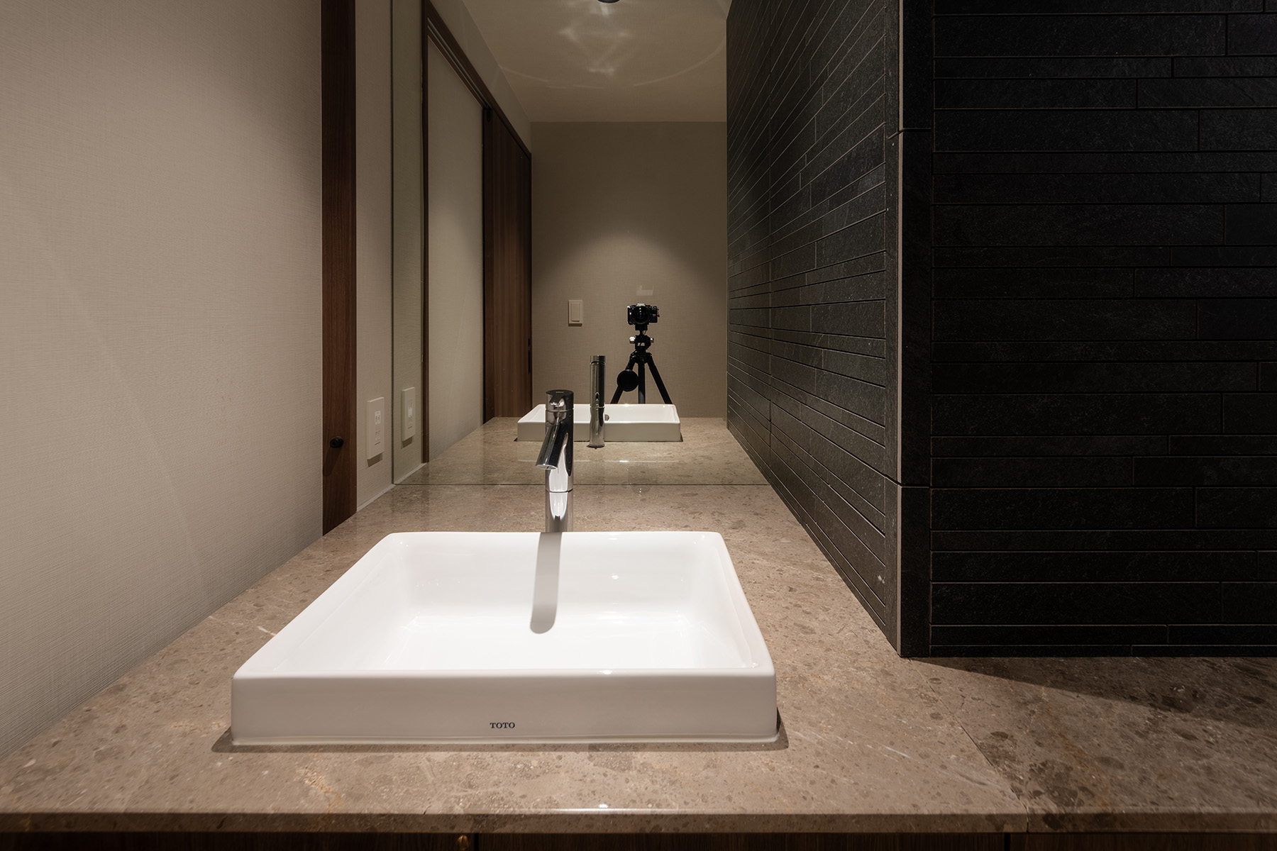 デラックスバンクルーム