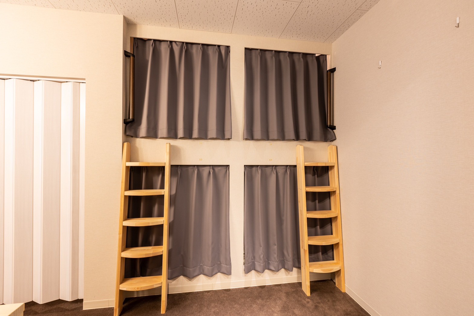 2段ベッドのドミトリールーム。