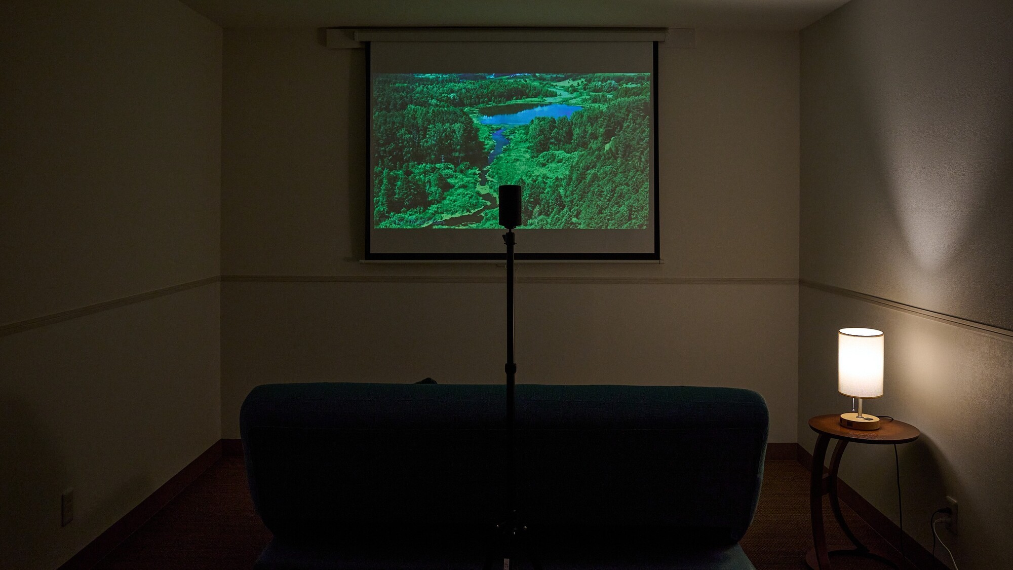 A・B　プロジェクター