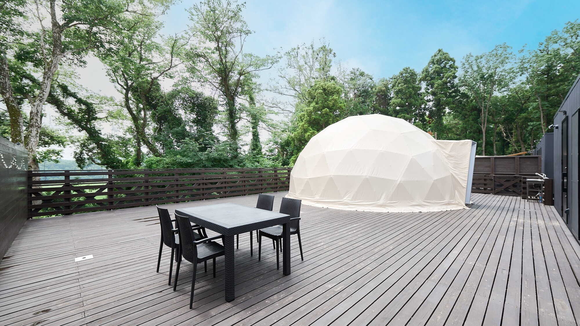 D　ウッドデッキ・ドームテント