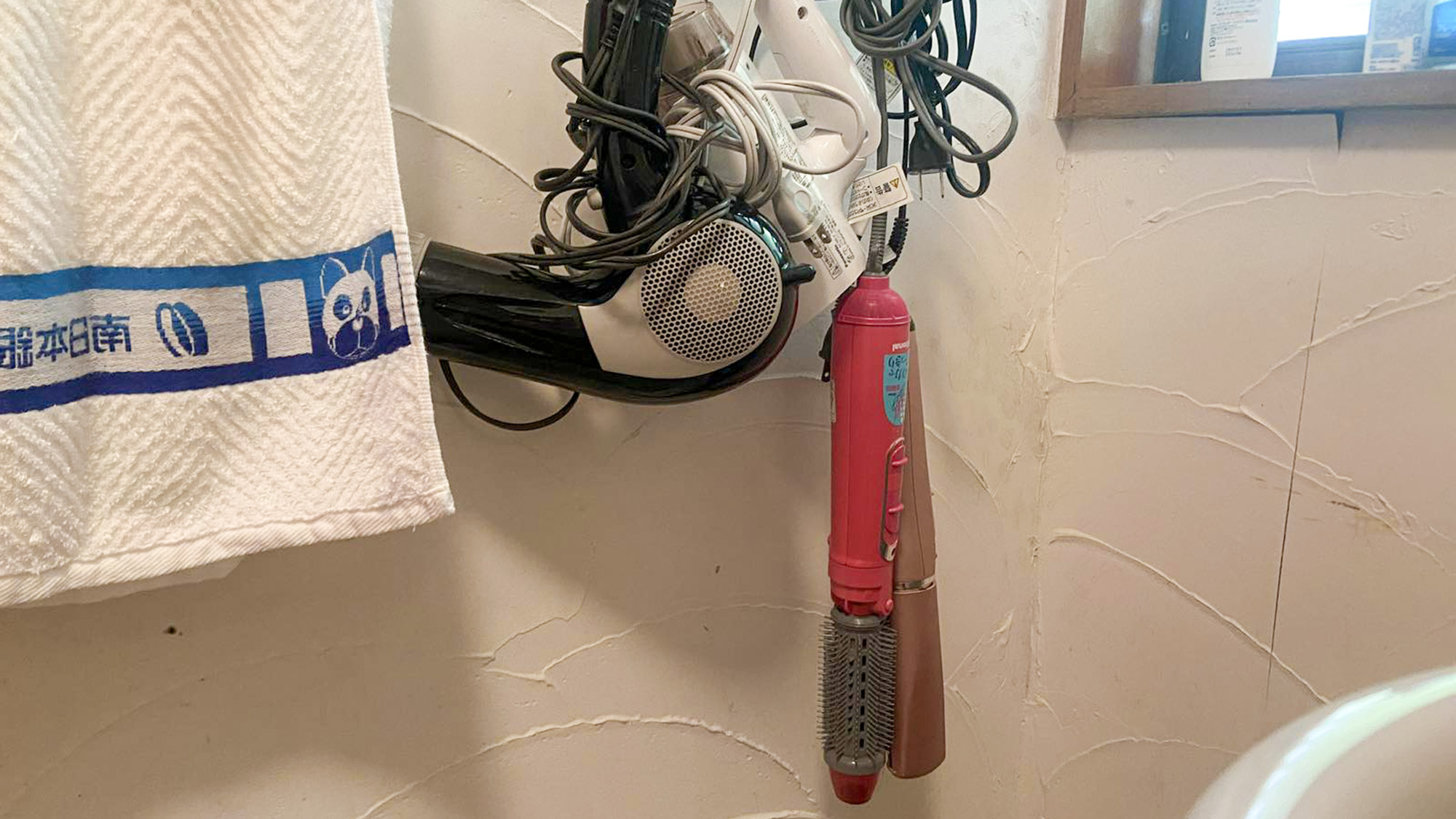 ・【別館・新燃】ヘアドライヤーを2台ご用意。一度に複数人数の使用が可能です