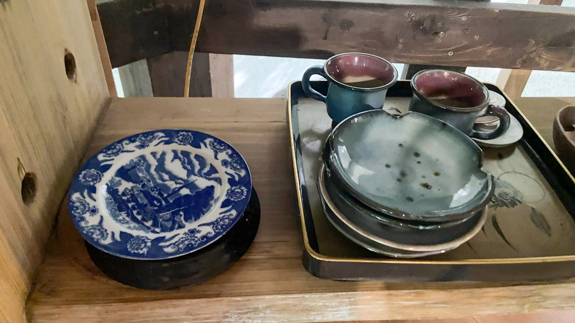 ・【別館・新燃】素朴で温かみのある器はお部屋の雰囲気にピッタリ！