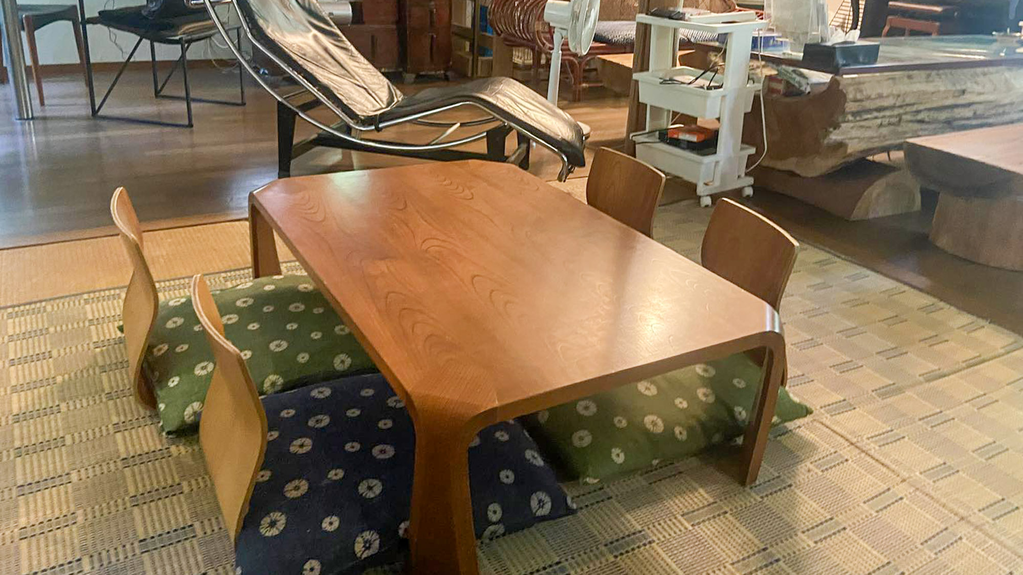 ・【本館・高千穂】リクライニングチェアもご用意。肩肘張らずリラックスできるスペースです