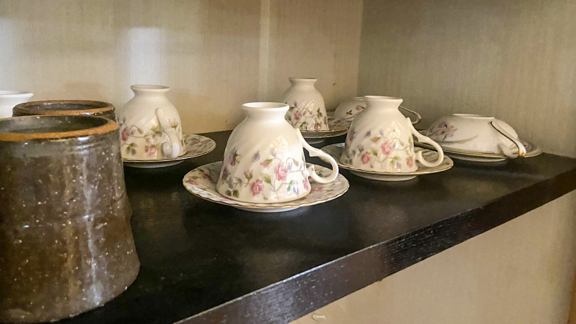 ・【本館・高千穂】コーヒーや紅茶のカップは人数分ご用意しております