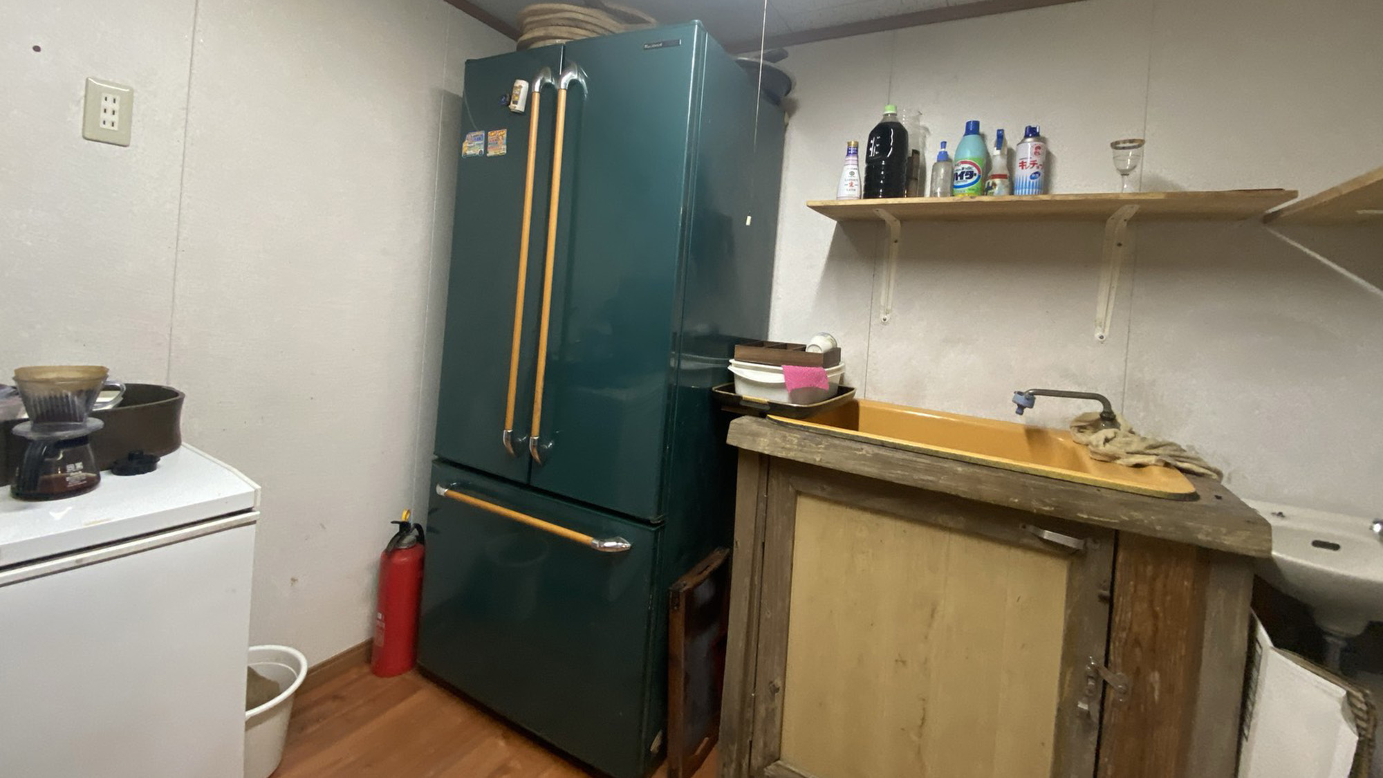 ・【本館・高千穂】たくさん買い込んだ食べ物や飲み物も保存できる大型の冷蔵庫を完備